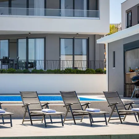 Villa Hadrie Luxury And Rova B