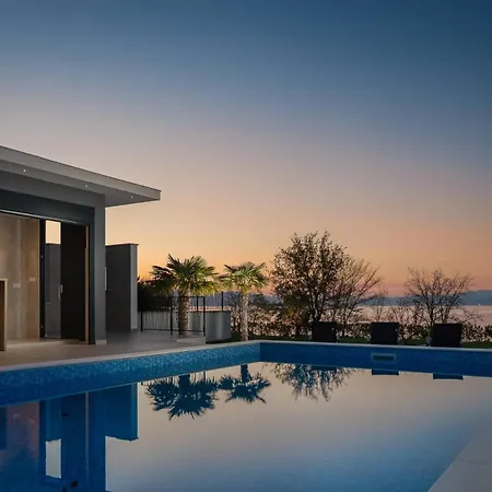 Hadrie Luxury And Rova B Villa *