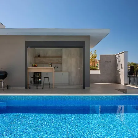 Hadrie Luxury And Rova B Villa