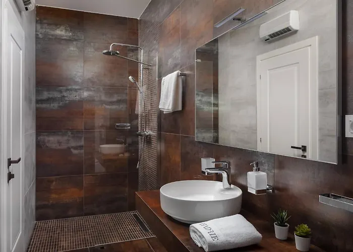Hadrie Luxury And Rova B Villa Vantacici