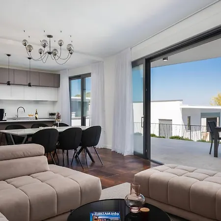 Hadrie Luxury And Rova B