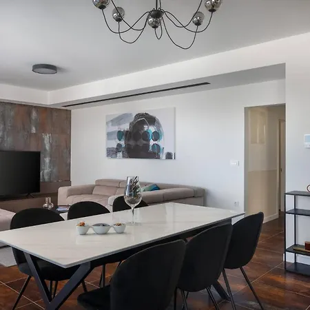 Hadrie Luxury And Rova B * 반타치치