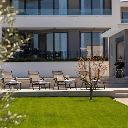 Hadrie Luxury And Rova B * 반타치치