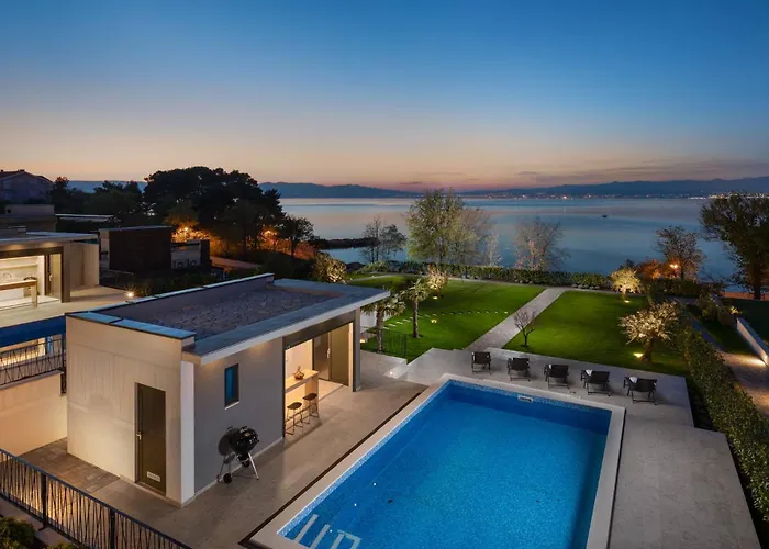 Hadrie Luxury And Rova B Vila Vantacici