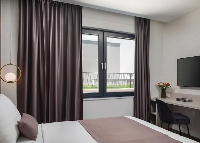 Hadrie Luxury And Rova B Vila